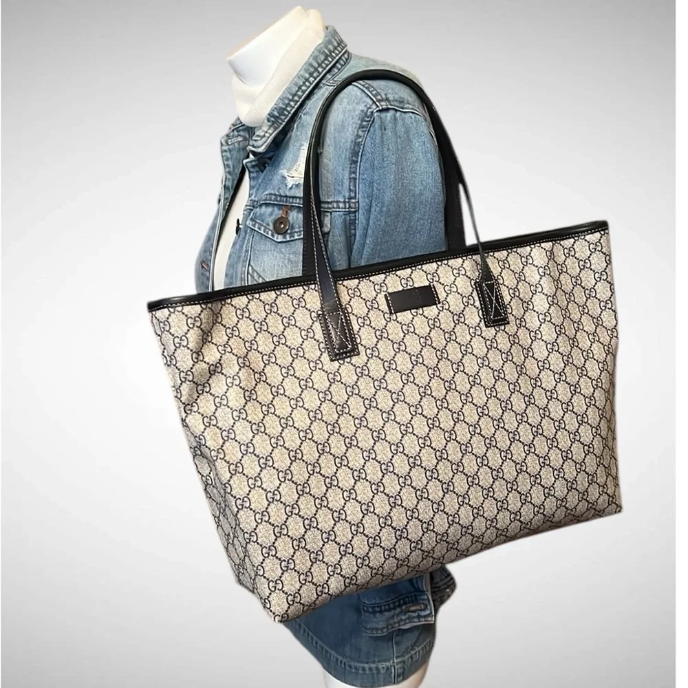 A314- 💯% authentic Gucci shoulder bag - Picture 2 of 16